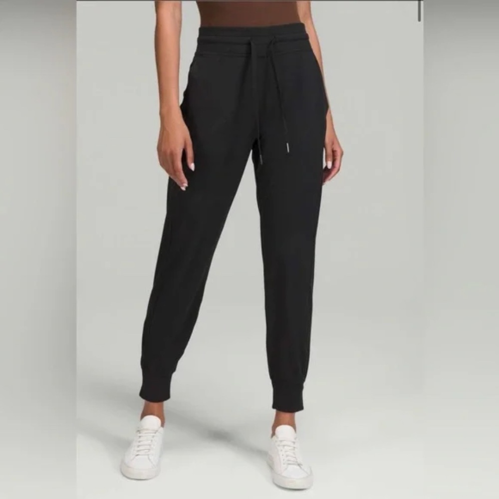 Size 2 Lulu Lemon Ready to Rulu Black Joggers